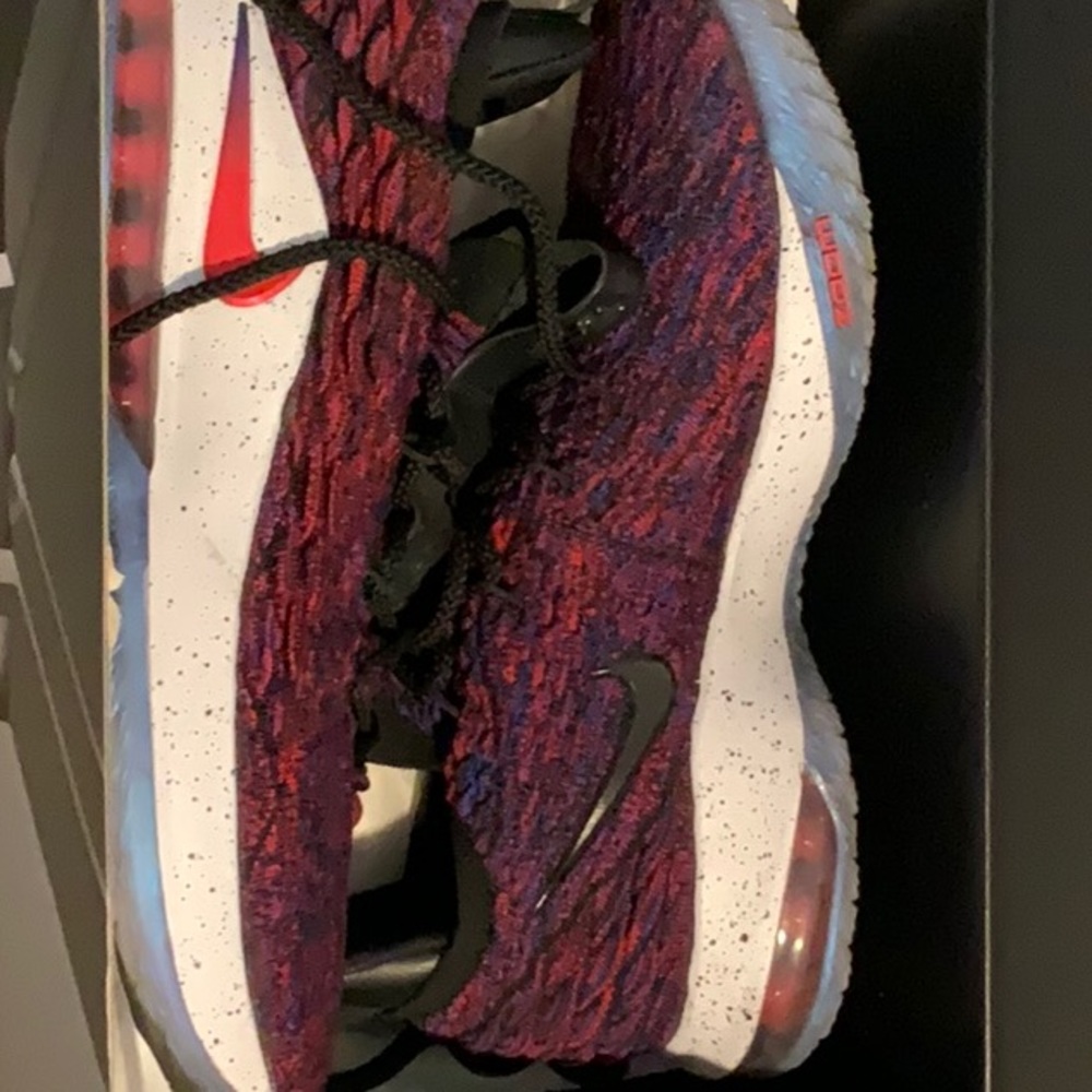 LeBron XV Low